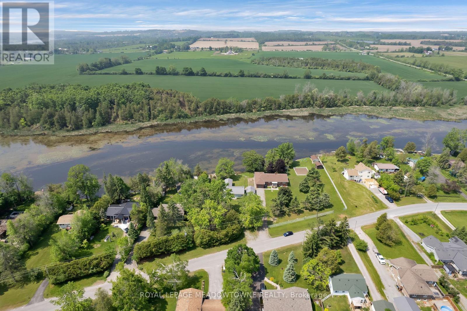 












46 HAWKE DRIVE

,
Kawartha Lakes,




Ontario
K0L2W0

