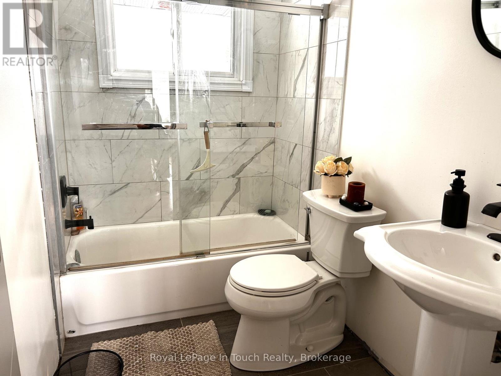 












26 DUNDEE DRIVE

,
Tiny,




Ontario
L9M0B3

