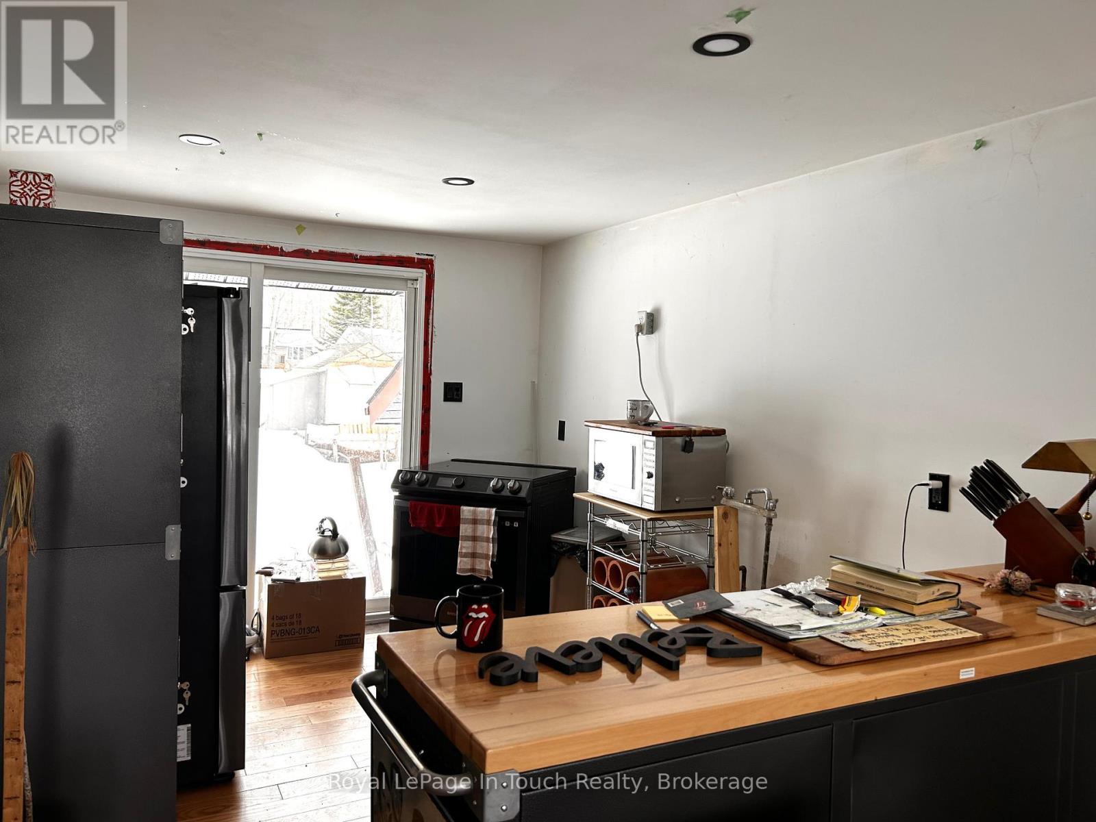 












26 DUNDEE DRIVE

,
Tiny,




Ontario
L9M0B3

