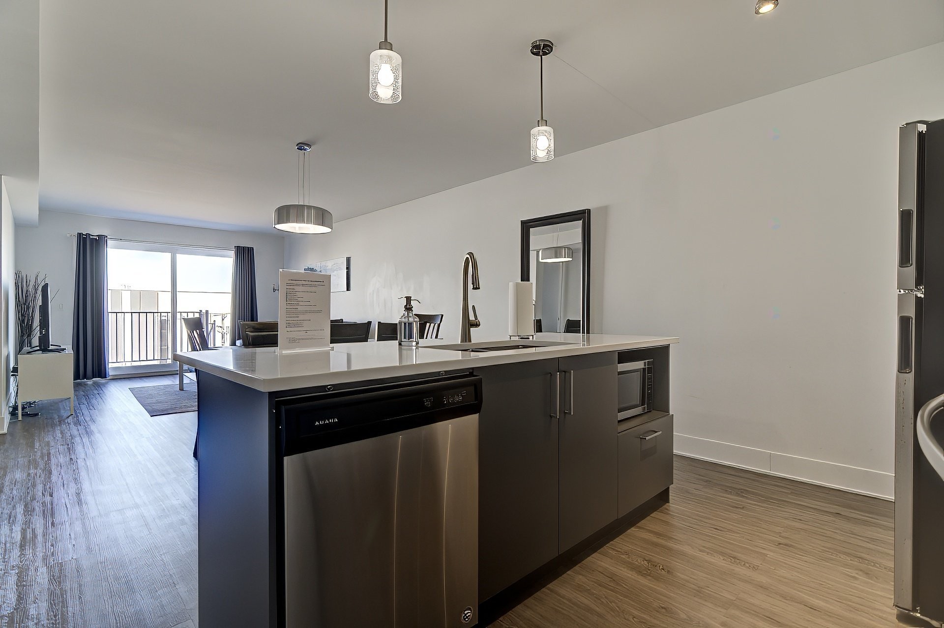 









399

 - 403


Rue d'Ambre

,
Candiac,




QC
J5R3L6

