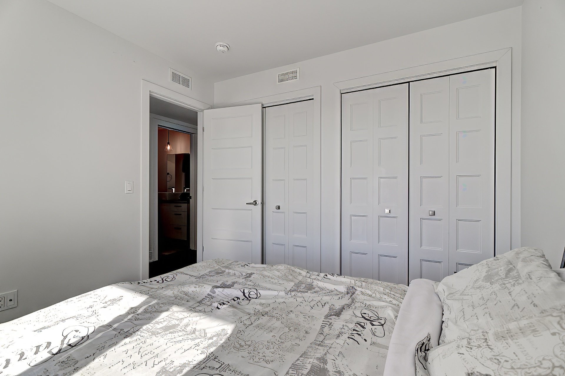 









399

 - 403


Rue d'Ambre

,
Candiac,




QC
J5R3L6

