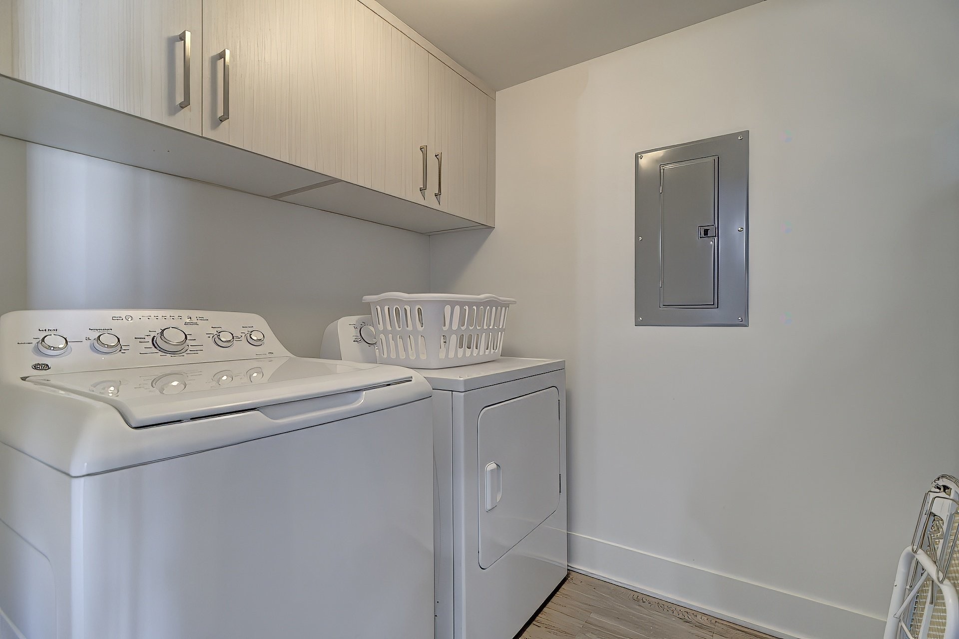 









399

 - 403


Rue d'Ambre

,
Candiac,




QC
J5R3L6

