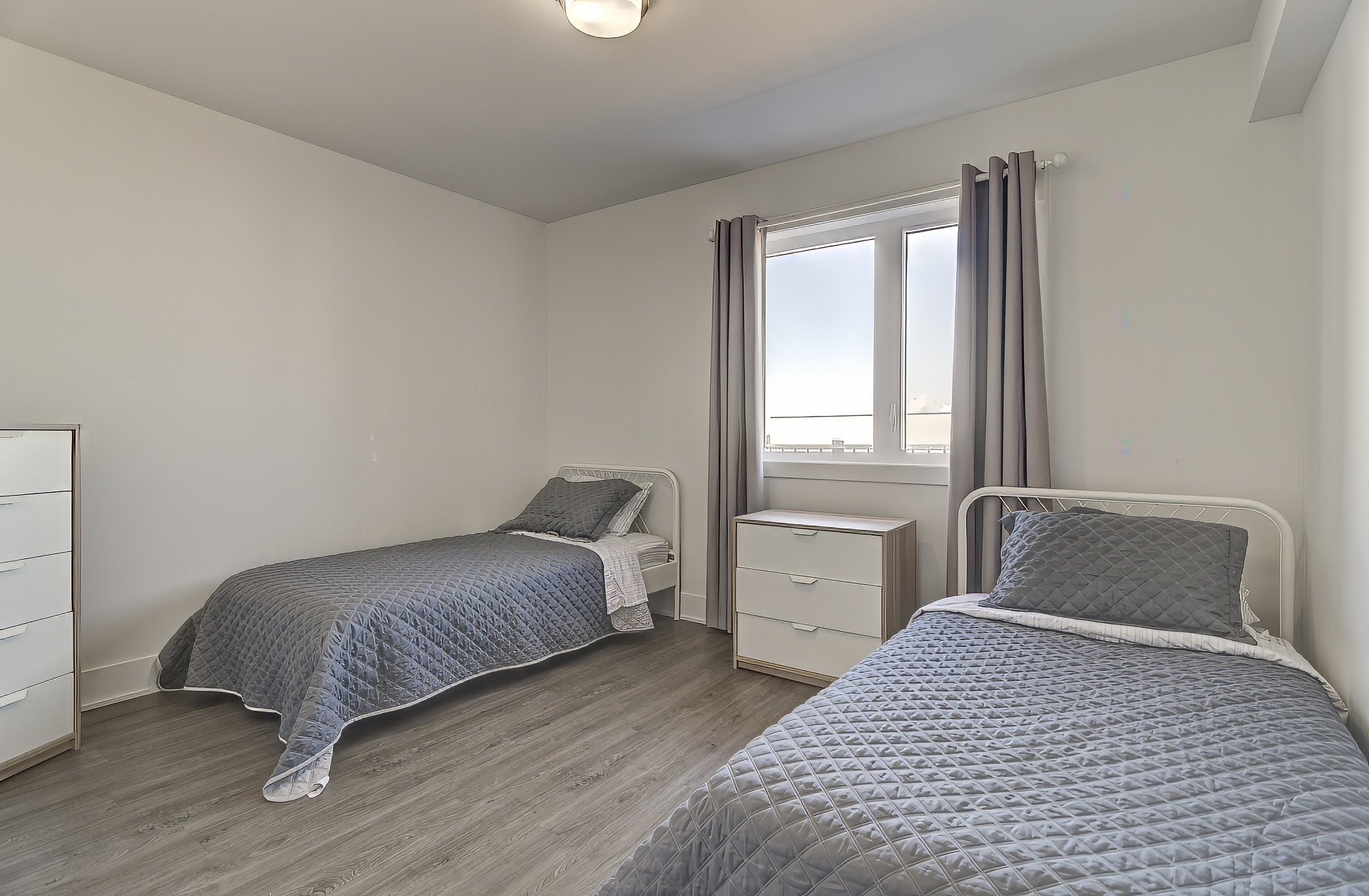 









399

 - 403


Rue d'Ambre

,
Candiac,




QC
J5R3L6

