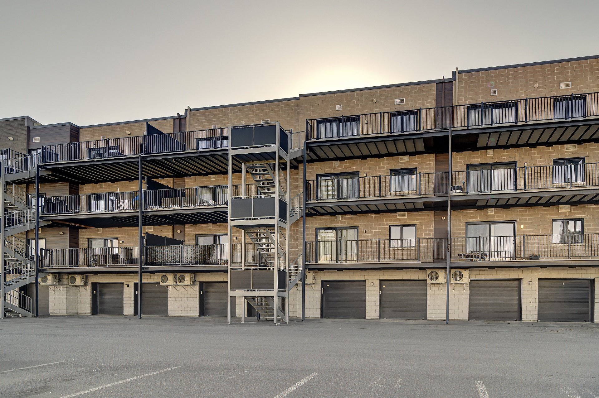 









399

 - 403


Rue d'Ambre

,
Candiac,




QC
J5R3L6

