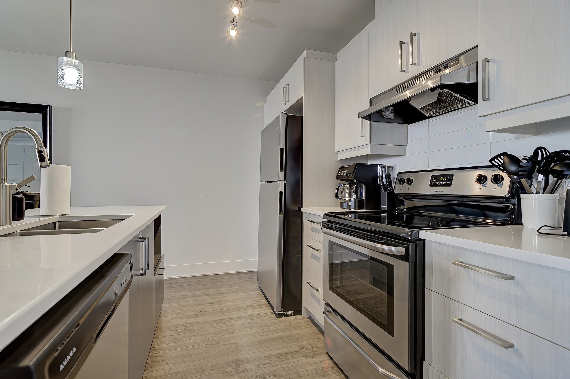 









399

 - 403


Rue d'Ambre

,
Candiac,




QC
J5R3L6

