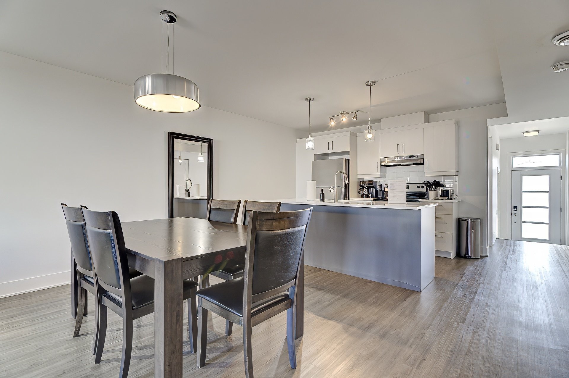 









399

 - 403


Rue d'Ambre

,
Candiac,




QC
J5R3L6

