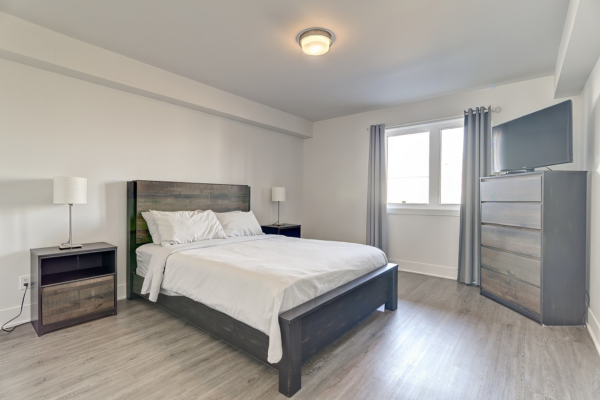 









399

 - 403


Rue d'Ambre

,
Candiac,




QC
J5R3L6

