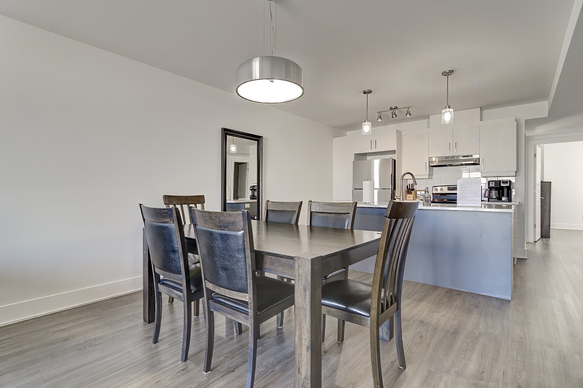 









399

 - 403


Rue d'Ambre

,
Candiac,




QC
J5R3L6

