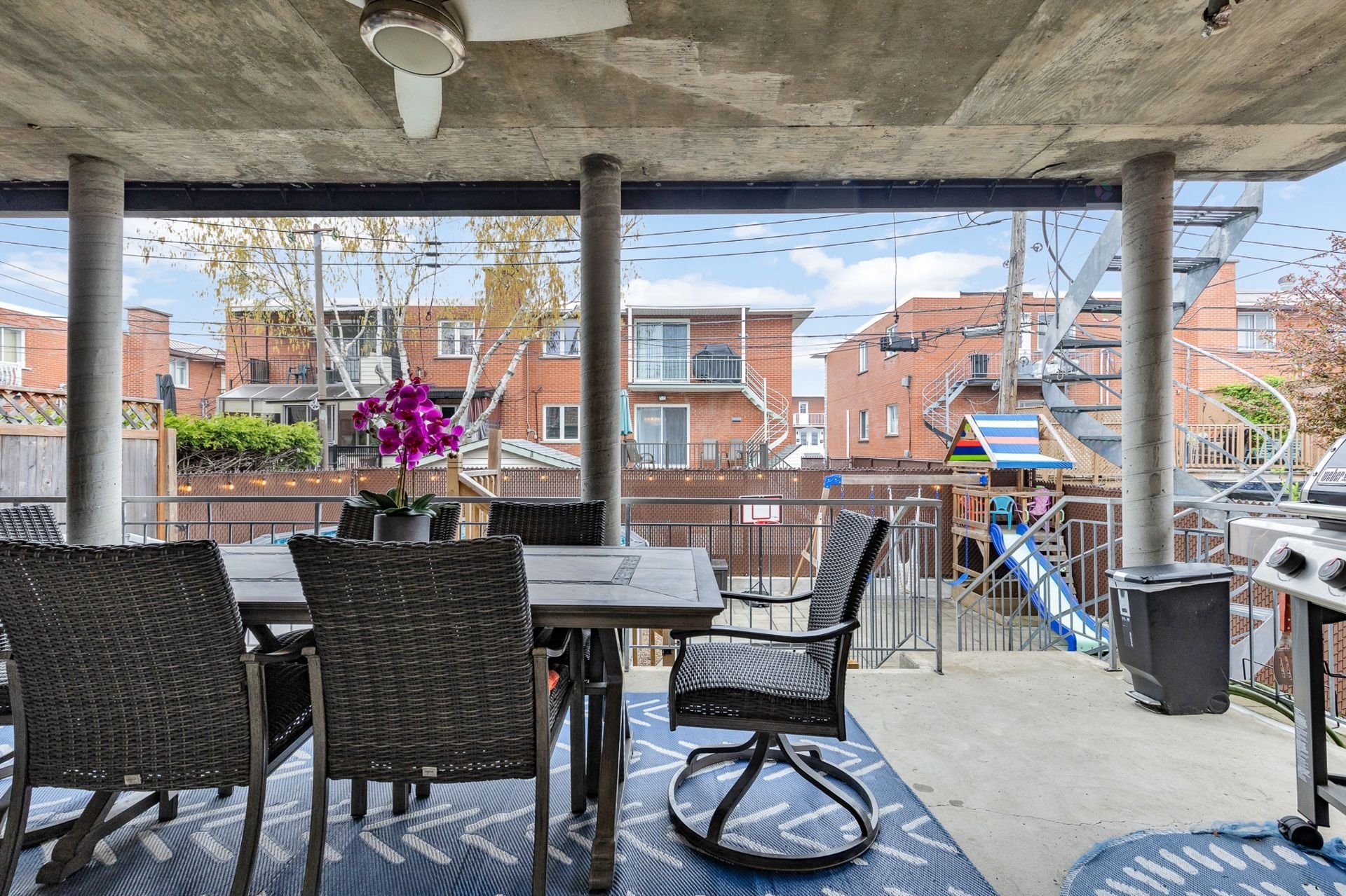 









11641

 - 11645


Av. Laurier

,
Montréal (Montréal-Nord),




QC
H1G4A8

