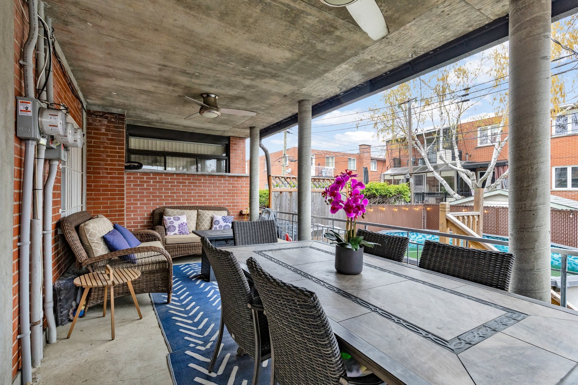 









11641

 - 11645


Av. Laurier

,
Montréal (Montréal-Nord),




QC
H1G4A8

