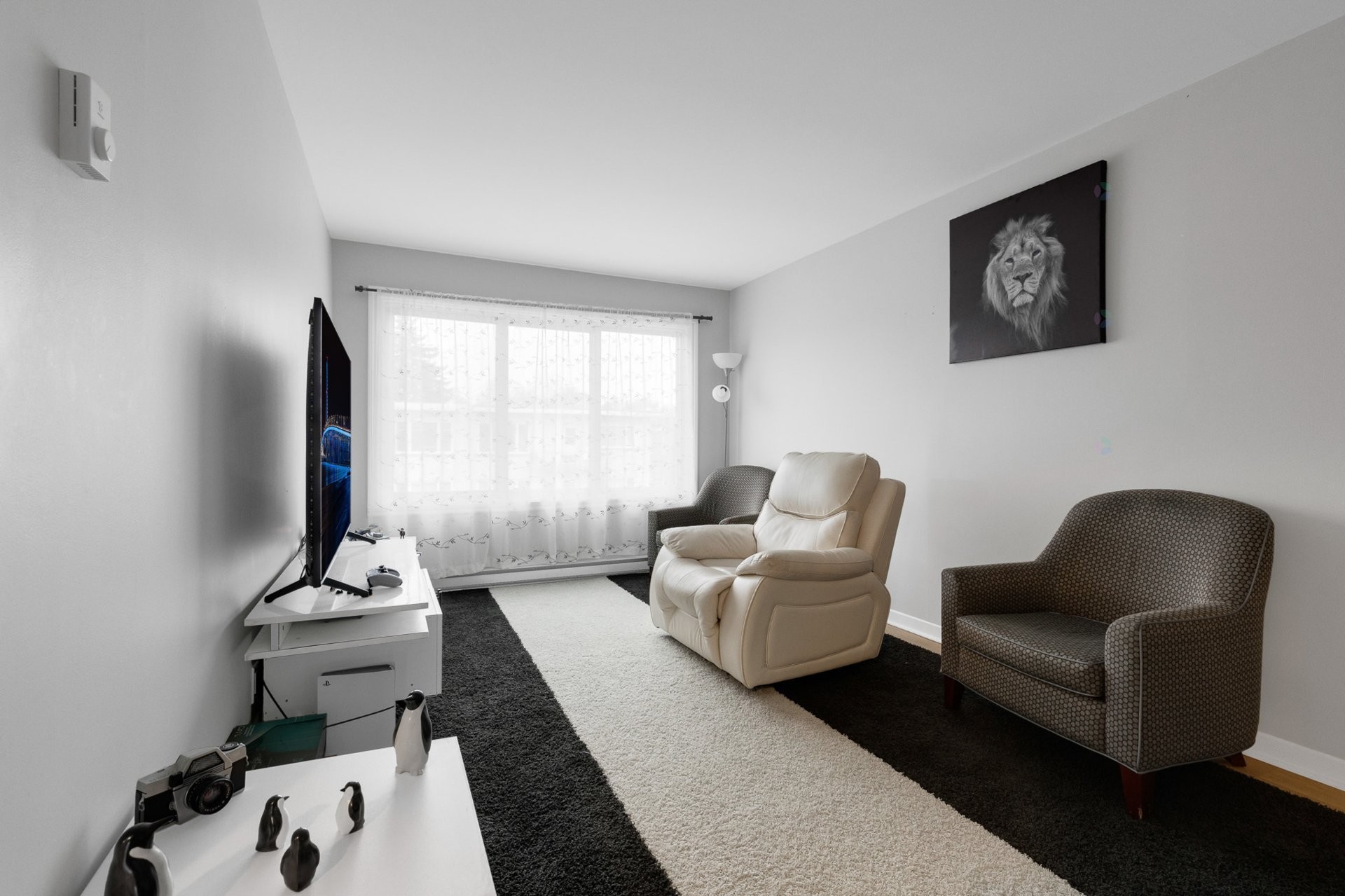 









11641

 - 11645


Av. Laurier

,
Montréal (Montréal-Nord),




QC
H1G4A8

