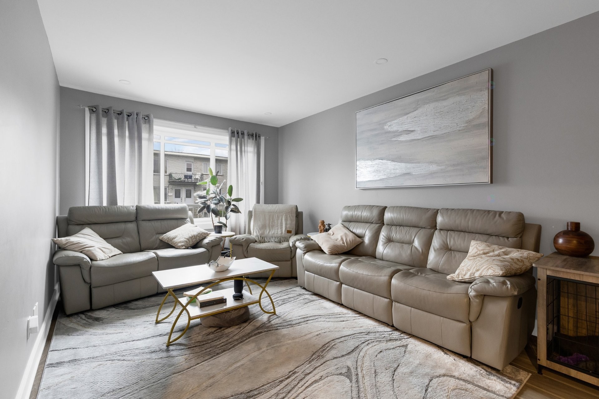 









11641

 - 11645


Av. Laurier

,
Montréal (Montréal-Nord),




QC
H1G4A8

