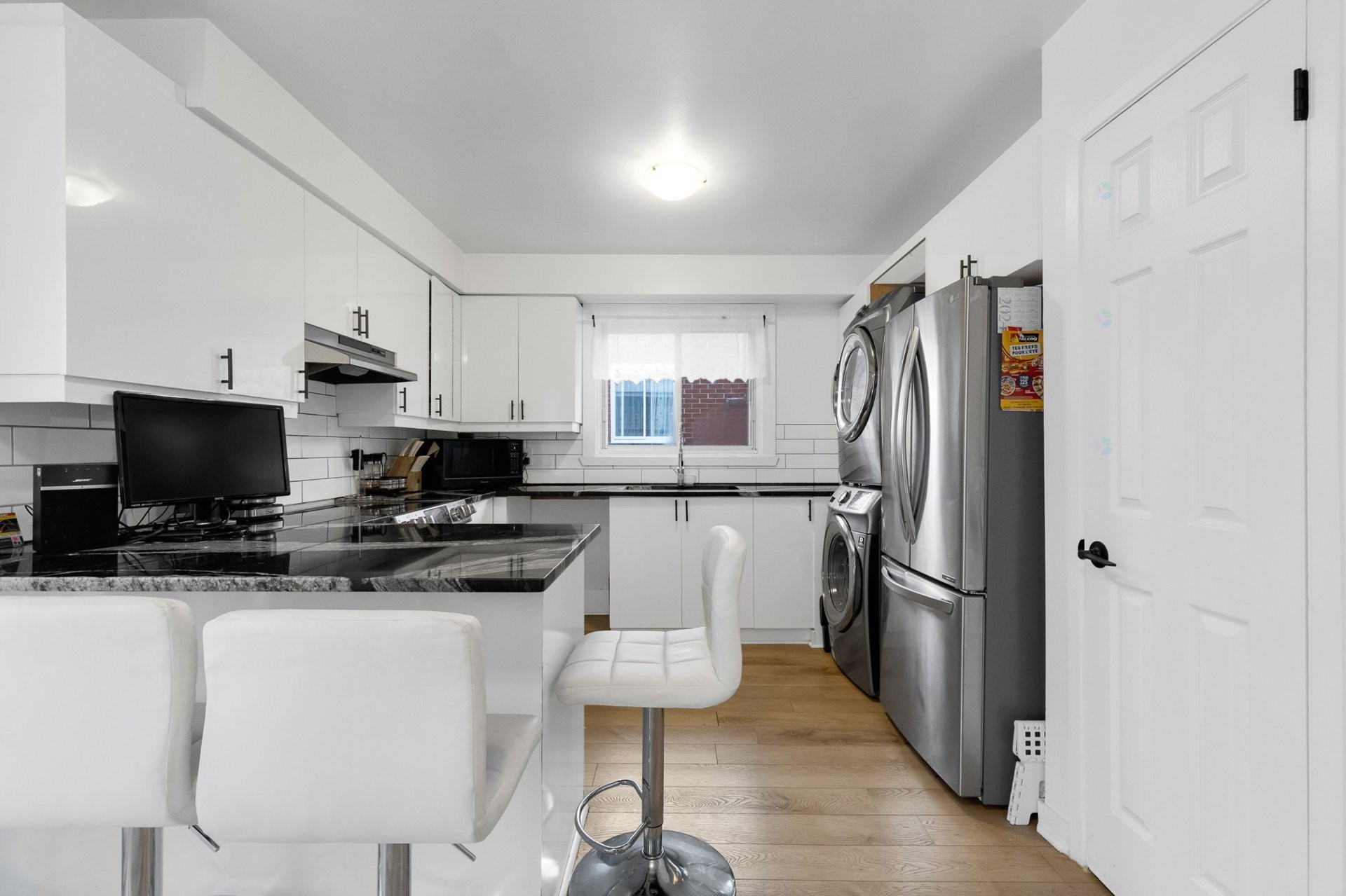 









11641

 - 11645


Av. Laurier

,
Montréal (Montréal-Nord),




QC
H1G4A8

