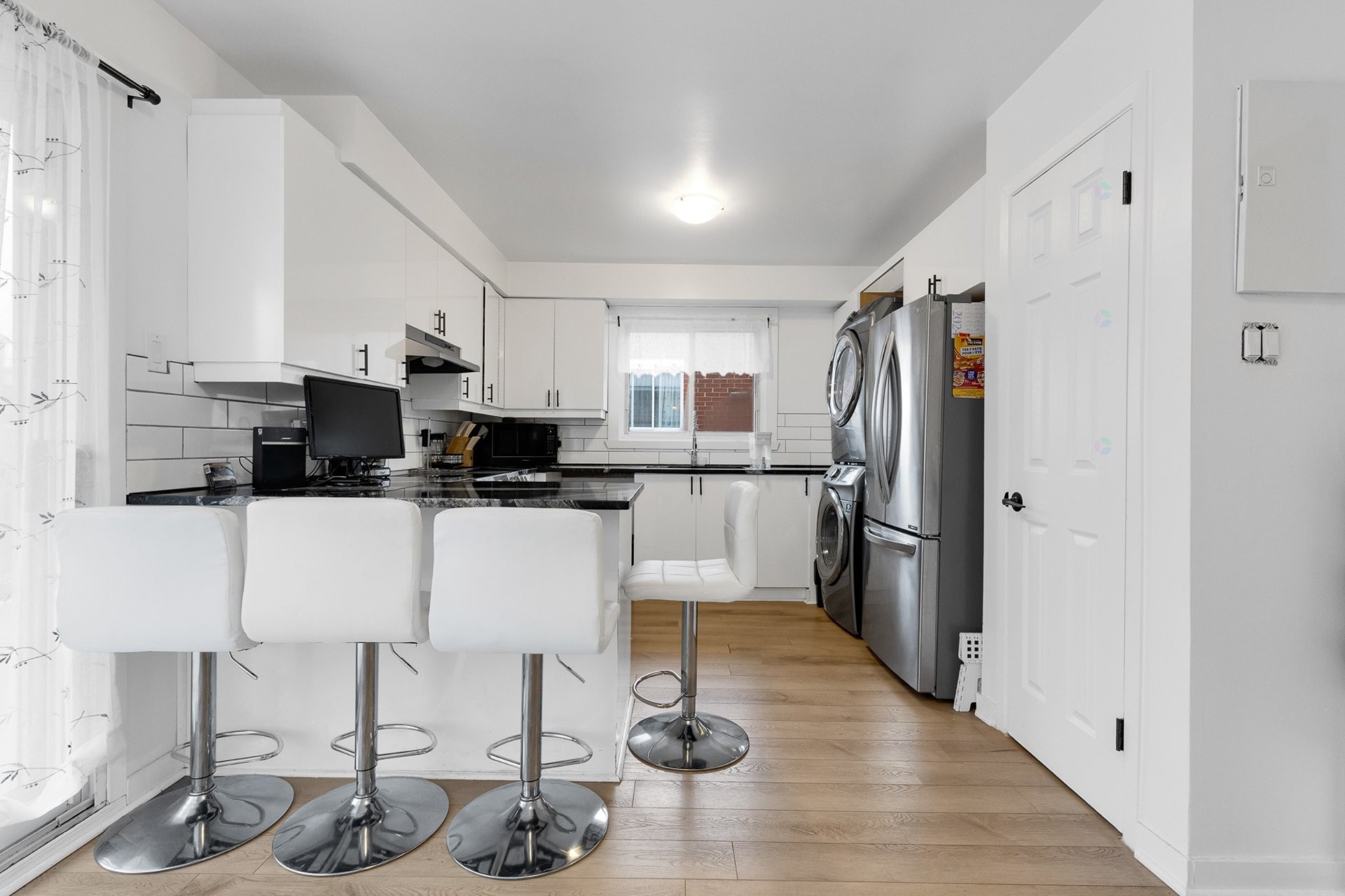 









11641

 - 11645


Av. Laurier

,
Montréal (Montréal-Nord),




QC
H1G4A8

