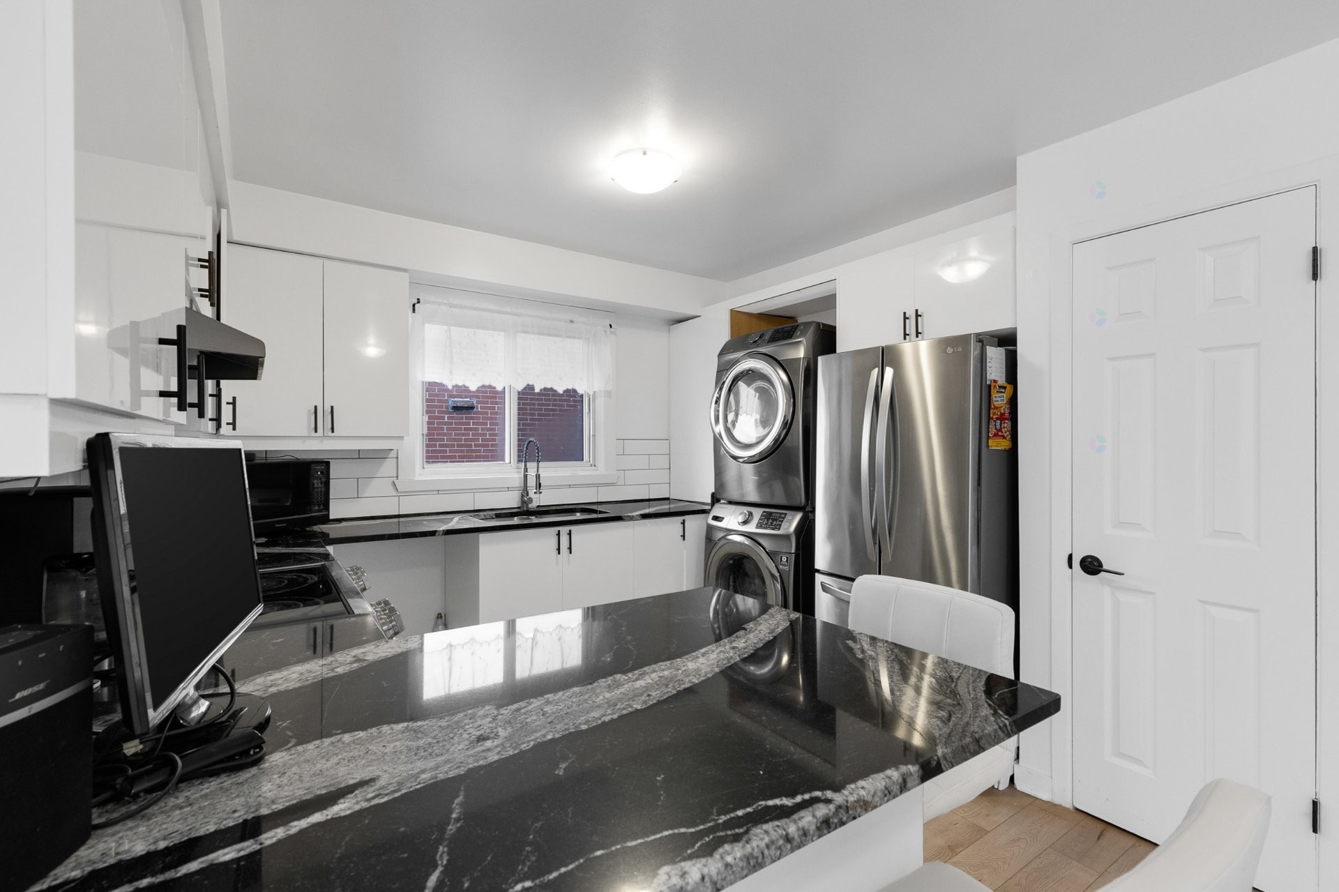 









11641

 - 11645


Av. Laurier

,
Montréal (Montréal-Nord),




QC
H1G4A8

