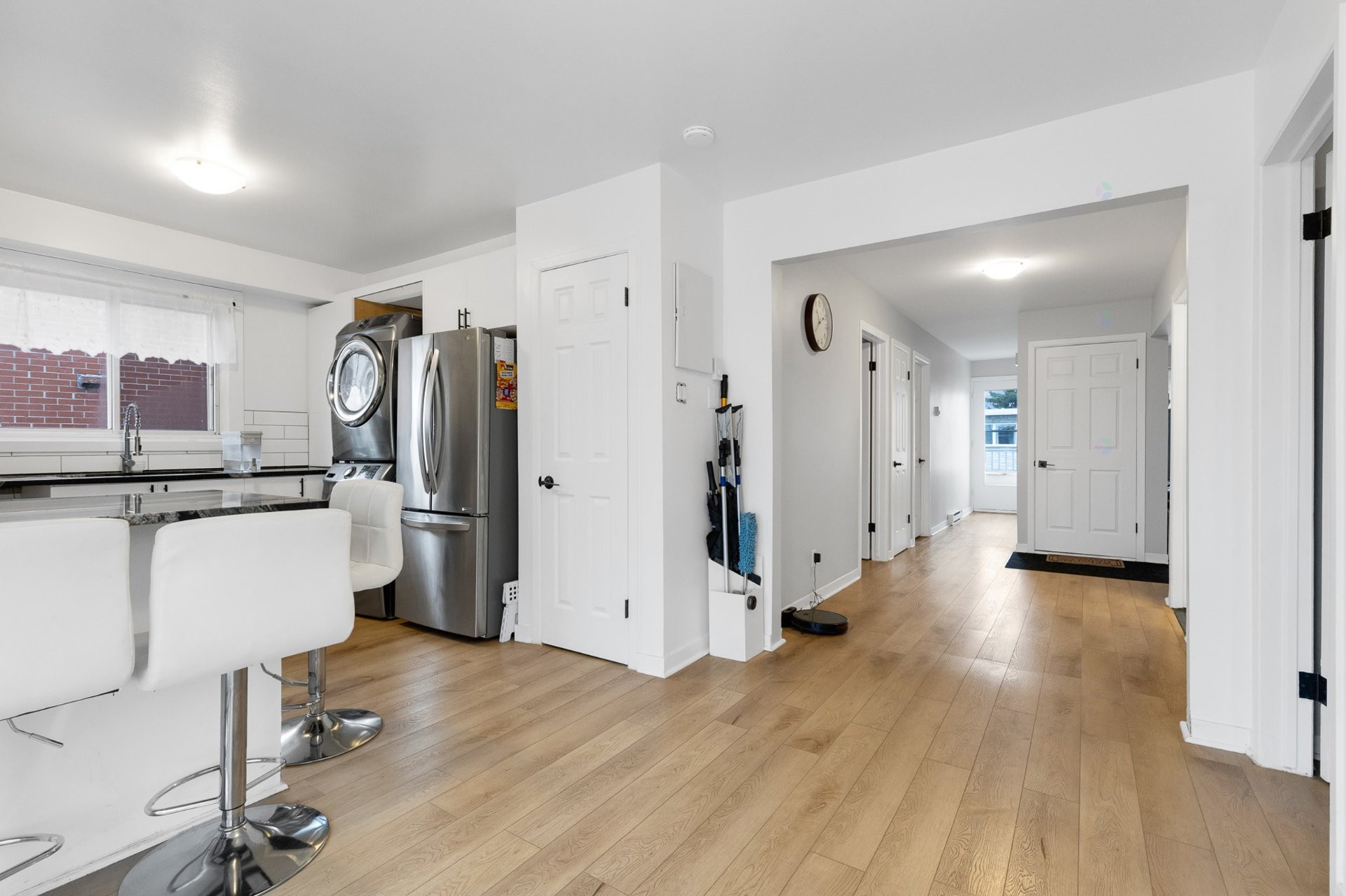 









11641

 - 11645


Av. Laurier

,
Montréal (Montréal-Nord),




QC
H1G4A8

