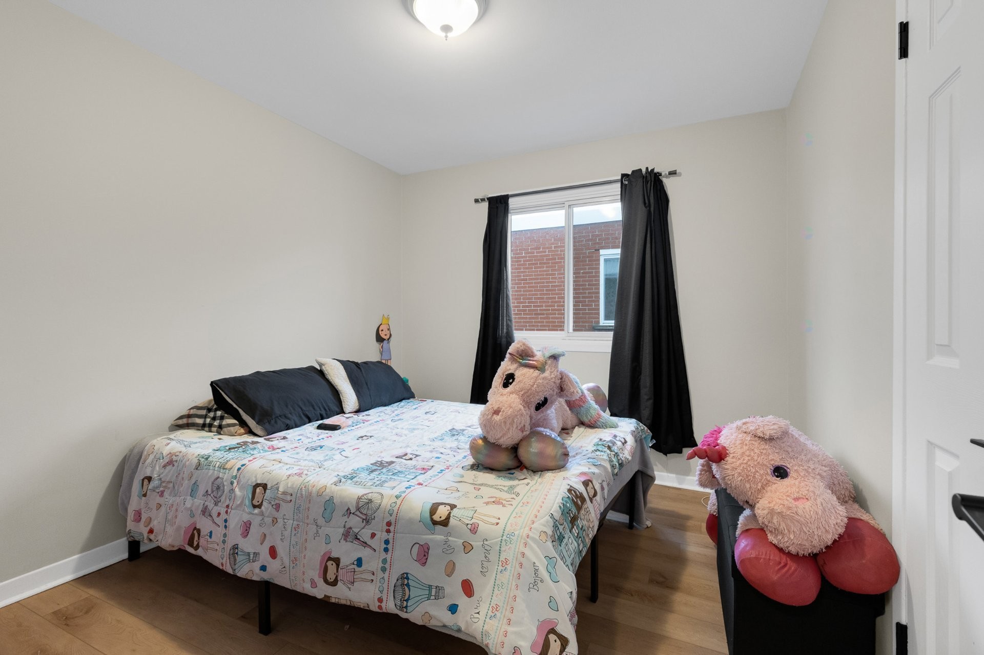 









11641

 - 11645


Av. Laurier

,
Montréal (Montréal-Nord),




QC
H1G4A8

