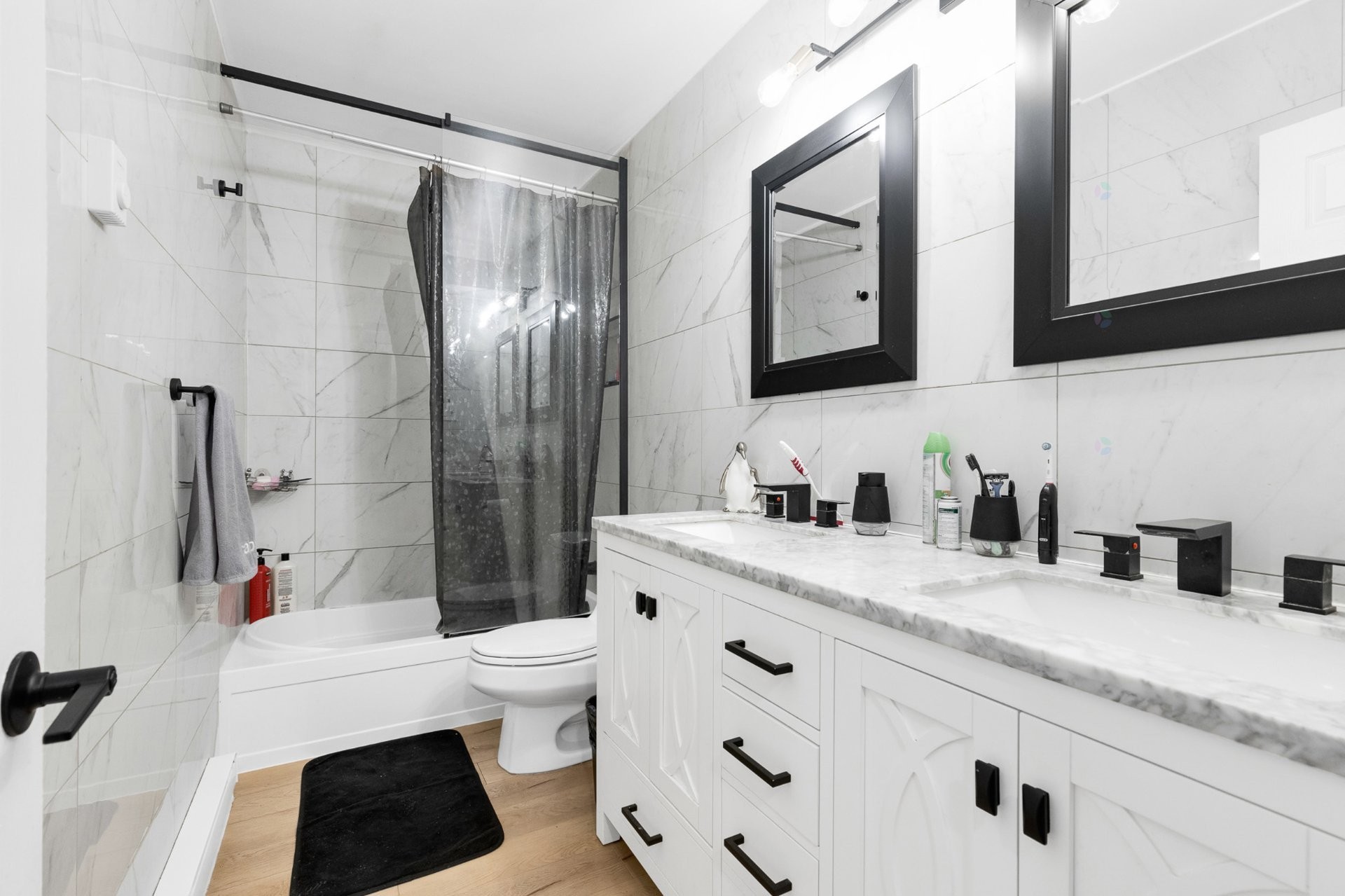 









11641

 - 11645


Av. Laurier

,
Montréal (Montréal-Nord),




QC
H1G4A8

