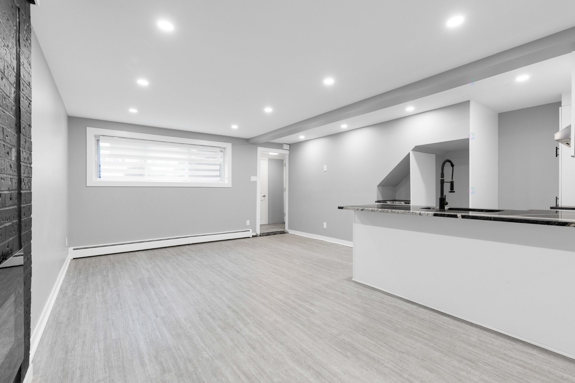 









11641

 - 11645


Av. Laurier

,
Montréal (Montréal-Nord),




QC
H1G4A8

