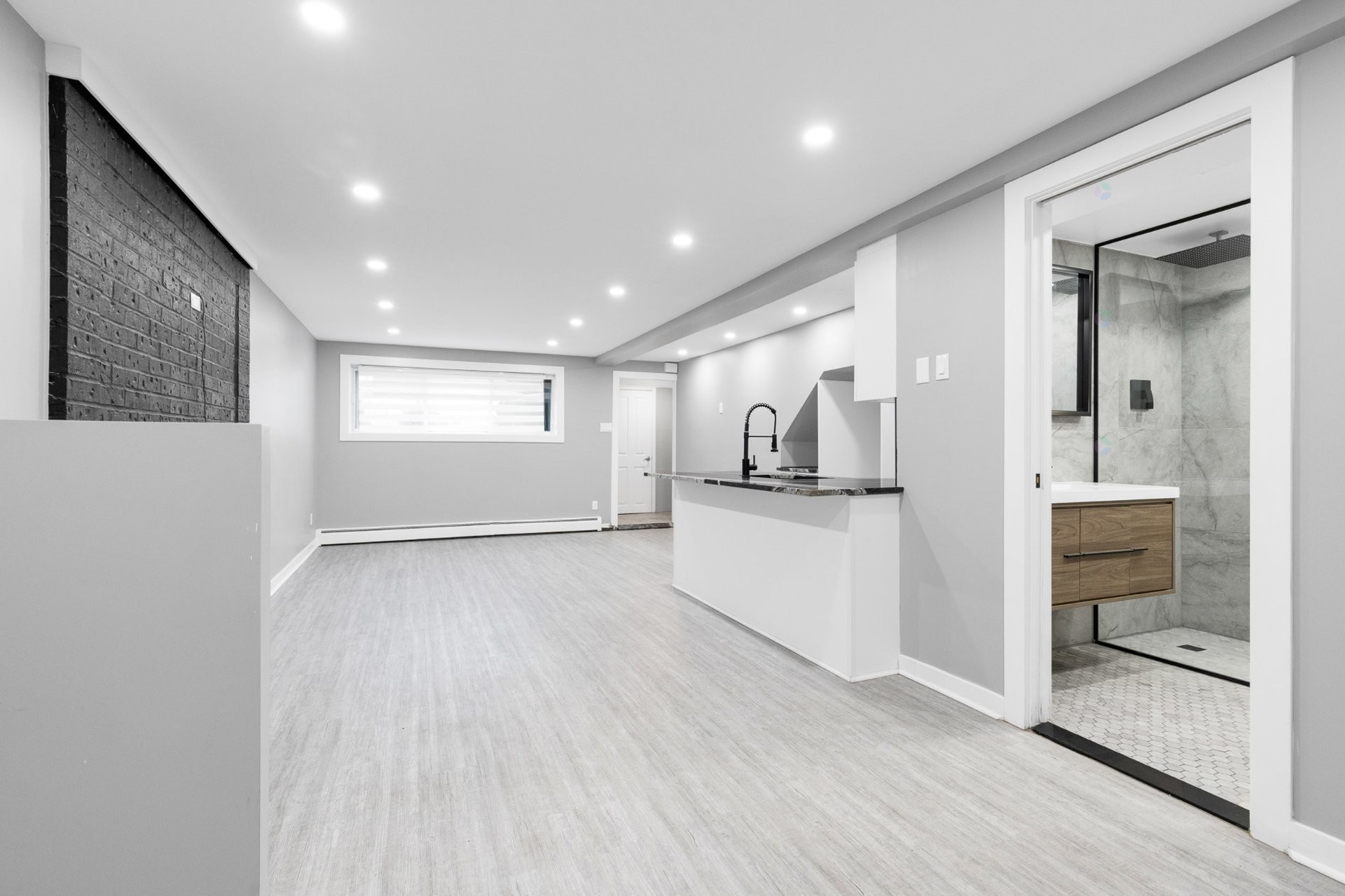 









11641

 - 11645


Av. Laurier

,
Montréal (Montréal-Nord),




QC
H1G4A8

