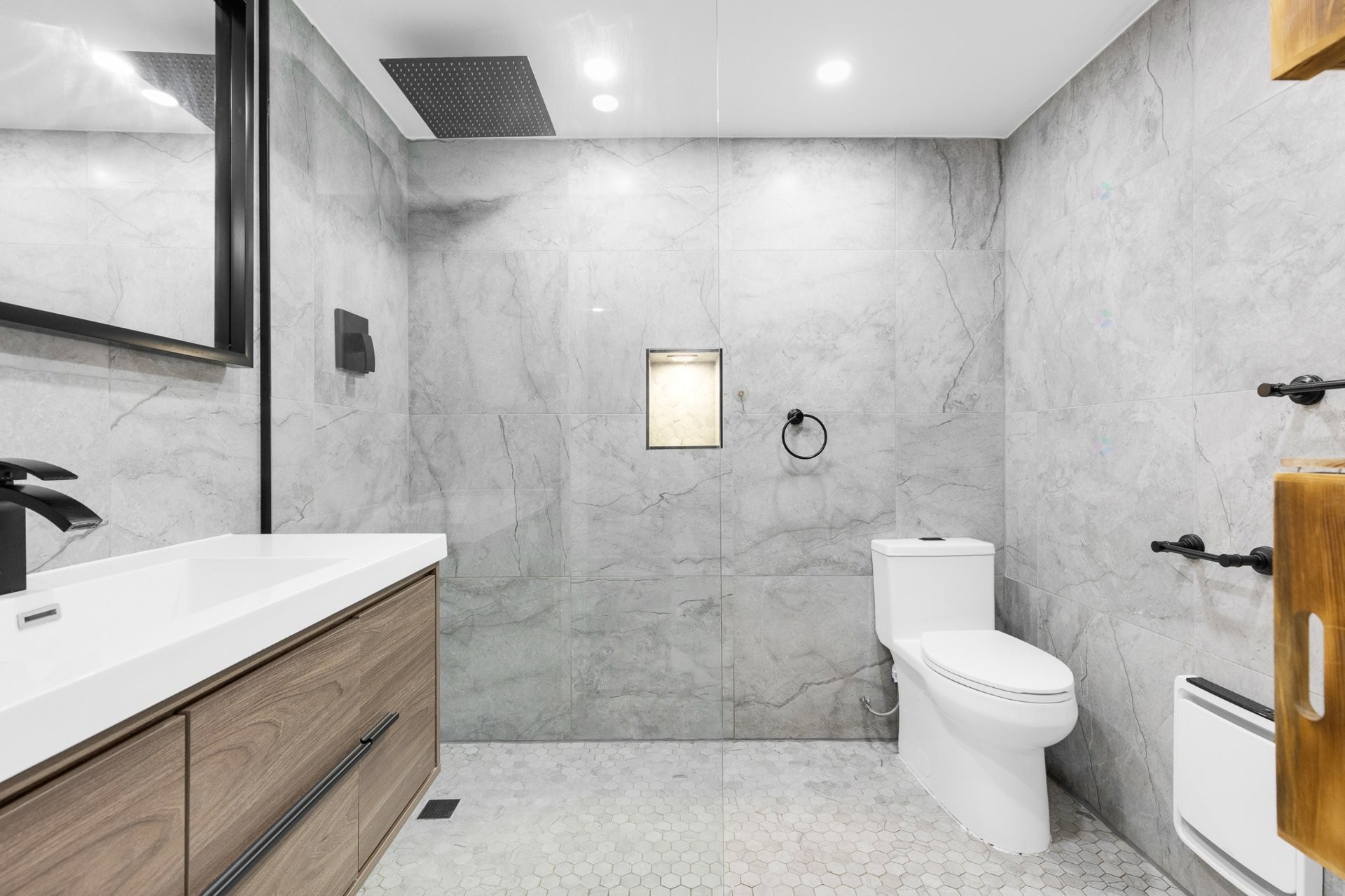 









11641

 - 11645


Av. Laurier

,
Montréal (Montréal-Nord),




QC
H1G4A8

