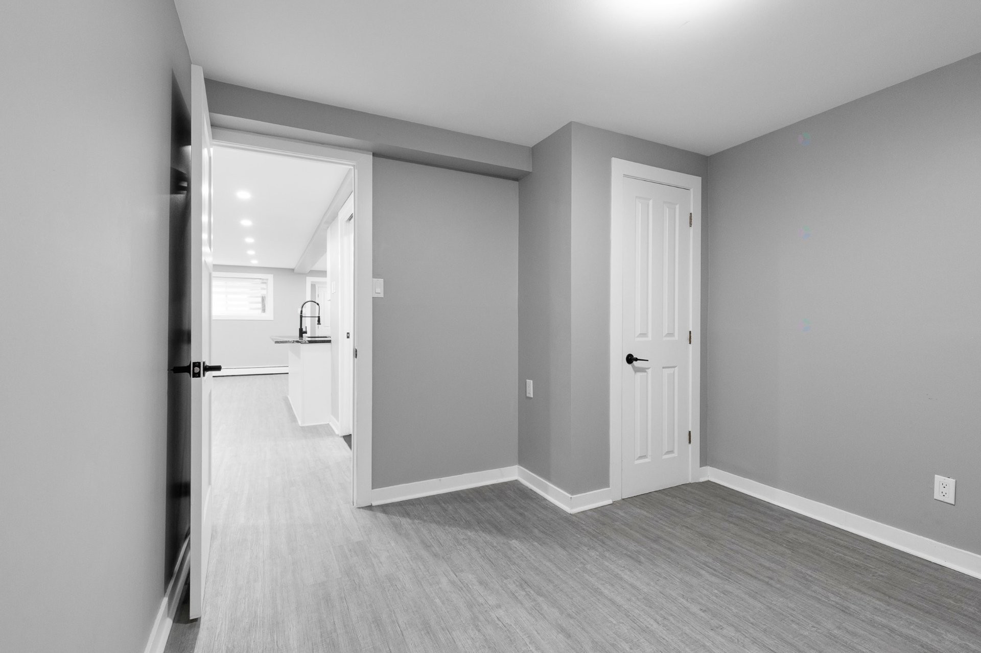 









11641

 - 11645


Av. Laurier

,
Montréal (Montréal-Nord),




QC
H1G4A8

