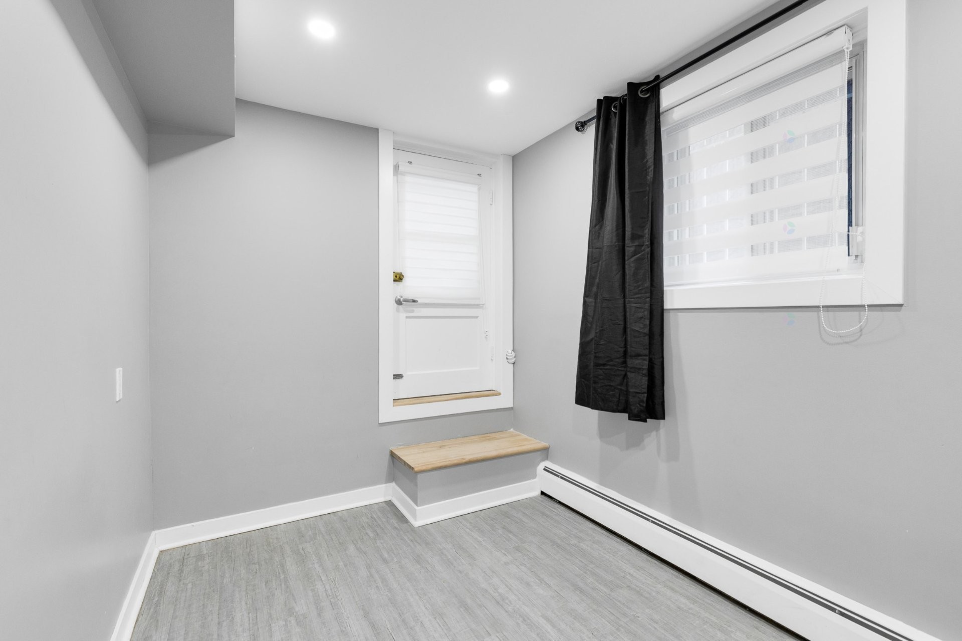 









11641

 - 11645


Av. Laurier

,
Montréal (Montréal-Nord),




QC
H1G4A8

