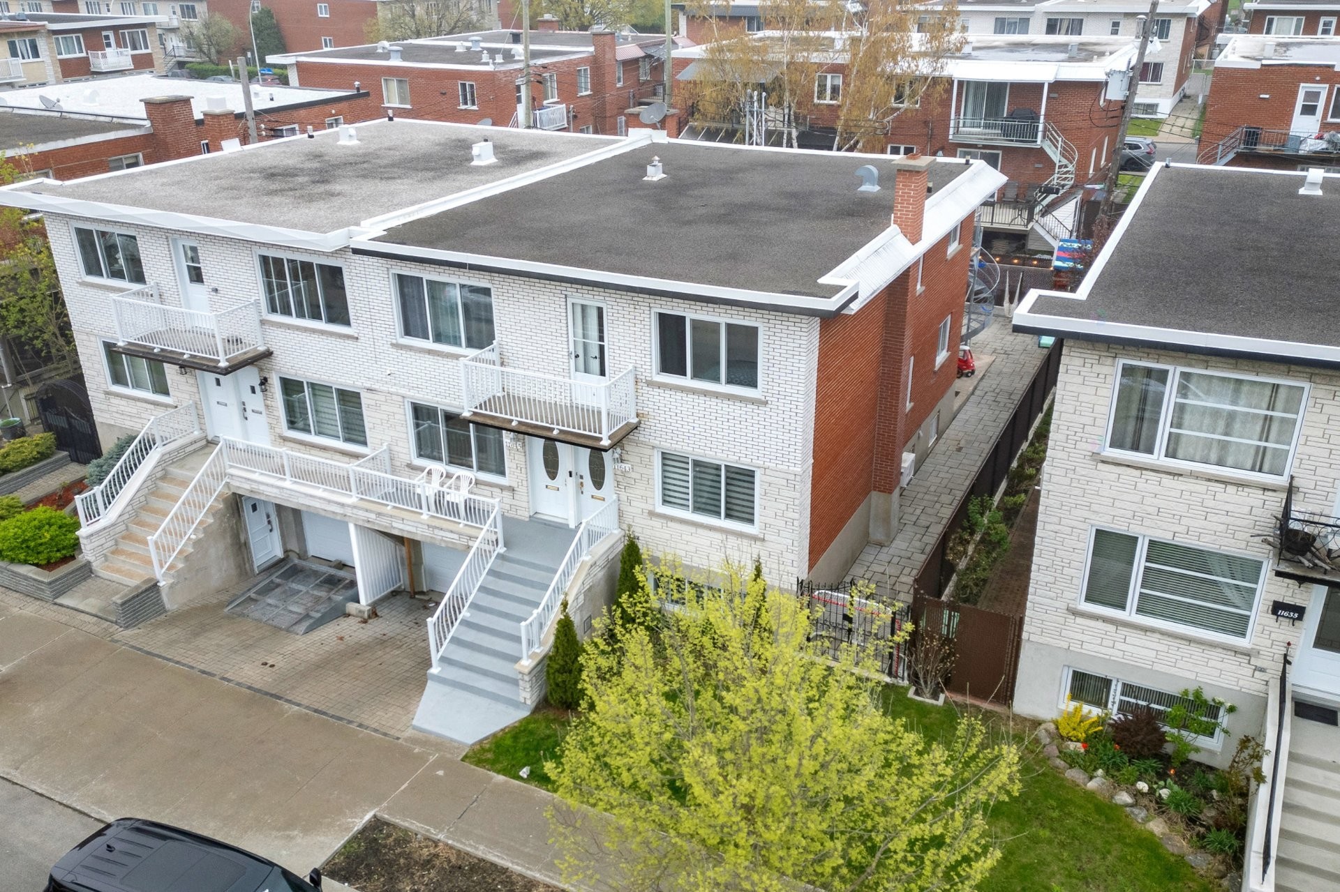 









11641

 - 11645


Av. Laurier

,
Montréal (Montréal-Nord),




QC
H1G4A8

