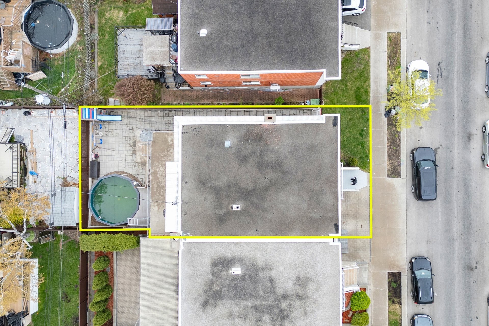 









11641

 - 11645


Av. Laurier

,
Montréal (Montréal-Nord),




QC
H1G4A8

