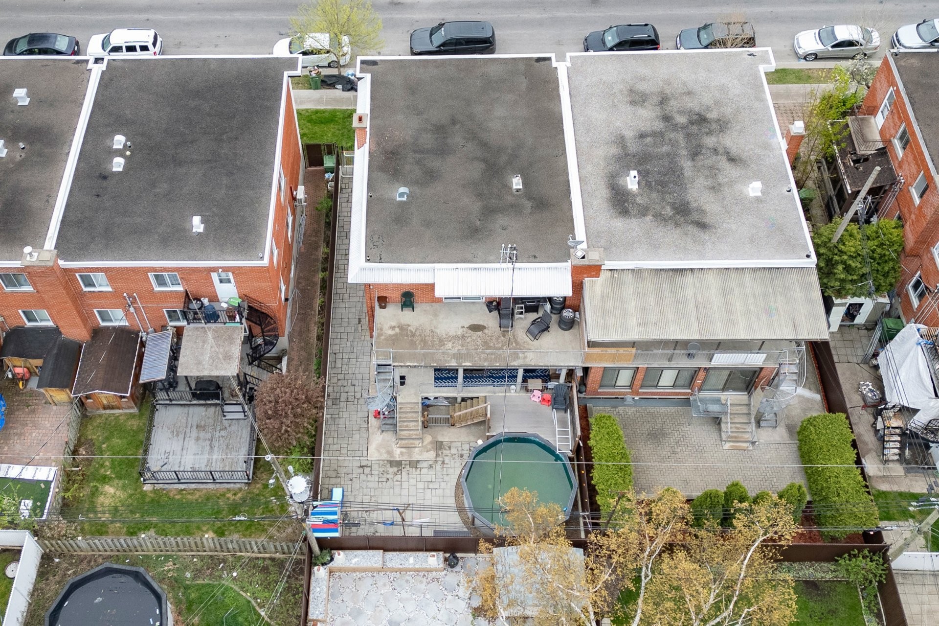 









11641

 - 11645


Av. Laurier

,
Montréal (Montréal-Nord),




QC
H1G4A8

