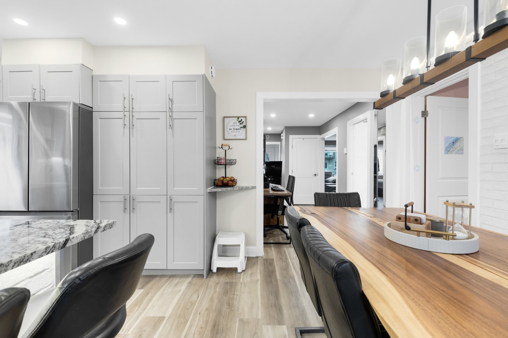 









11641

 - 11645


Av. Laurier

,
Montréal (Montréal-Nord),




QC
H1G4A8

