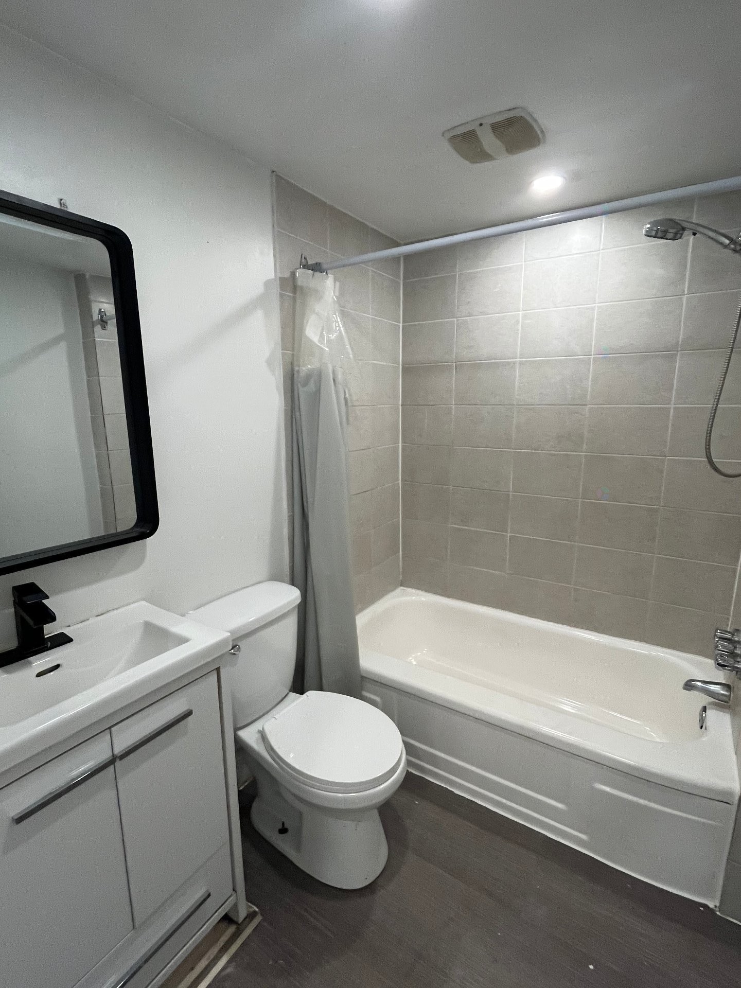 









216


Rue Lawrence

, 114,
Longueuil (Greenfield Park),




QC
J4V1Z1

