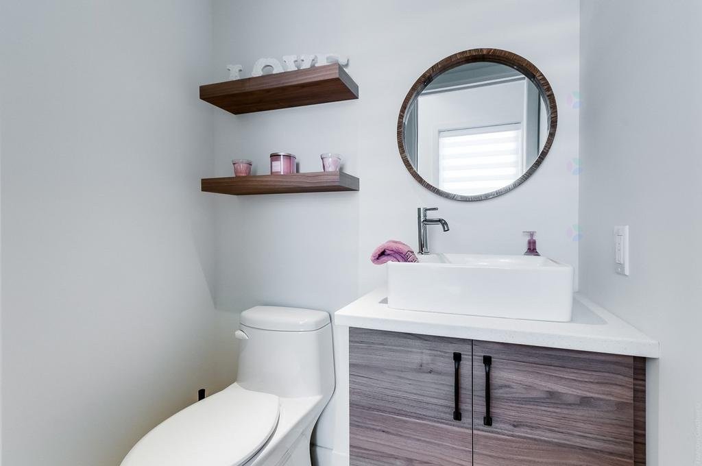 









4199


Av. Doré

,
Longueuil (Saint-Hubert),




QC
J3Y3T1

