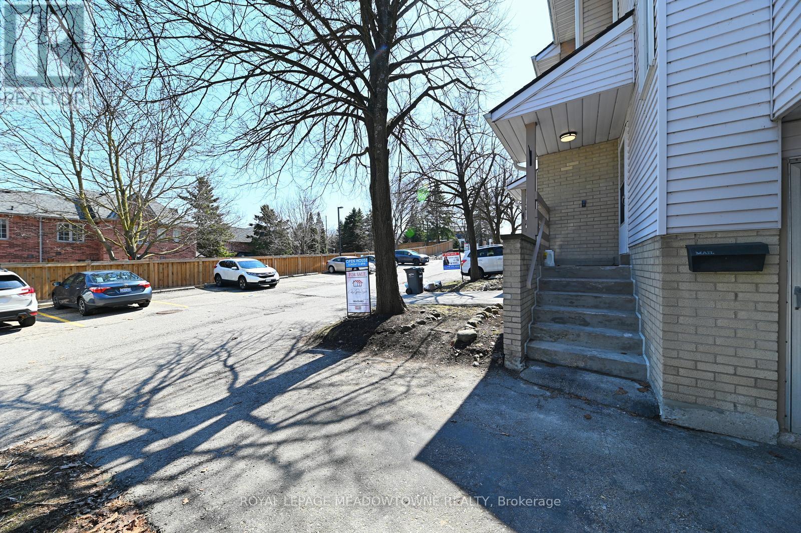 












74 - 80 LYNDEN CIRCLE

,
Halton Hills,




Ontario
L7G4Y8

