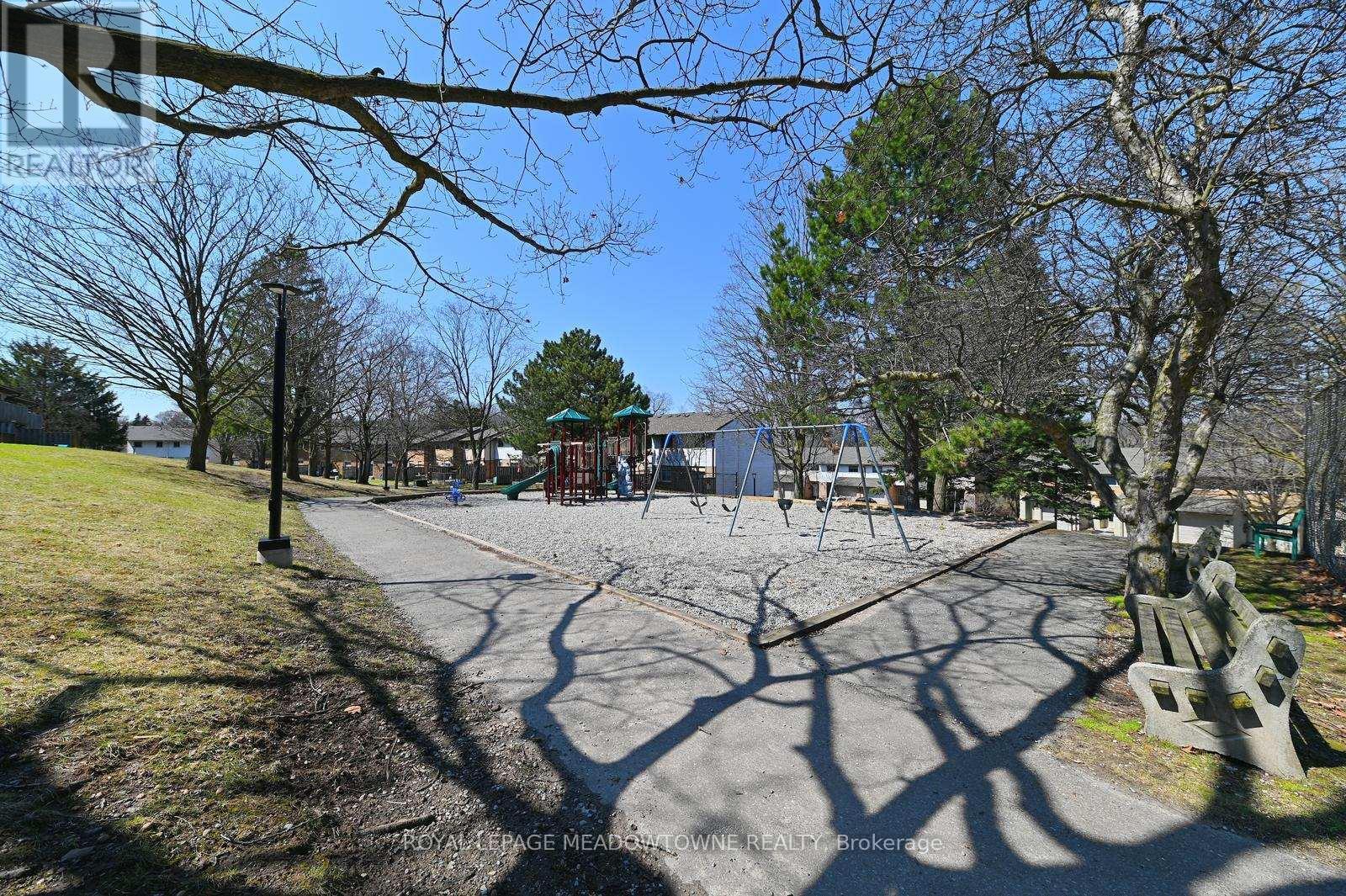 












74 - 80 LYNDEN CIRCLE

,
Halton Hills,




Ontario
L7G4Y8

