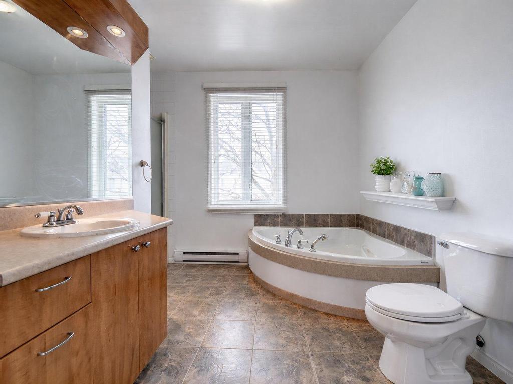 









6955


Rue de Saumur

,
Trois-Rivières,




QC
G9C1L3

