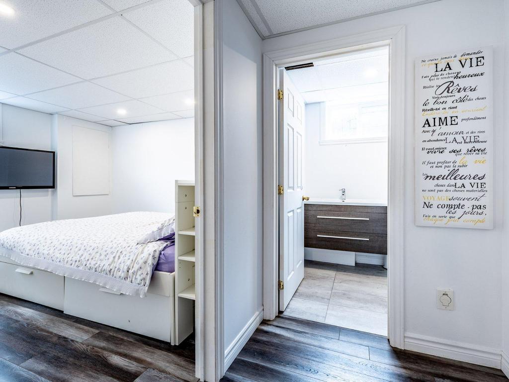









6955


Rue de Saumur

,
Trois-Rivières,




QC
G9C1L3

