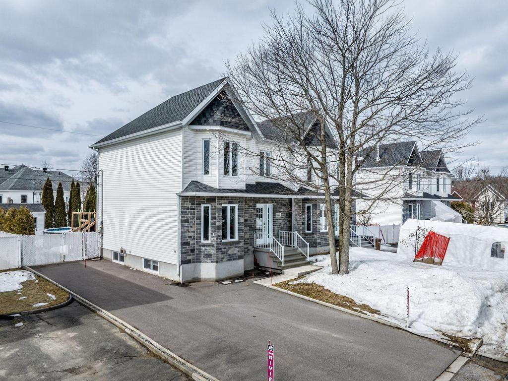 









6955


Rue de Saumur

,
Trois-Rivières,




QC
G9C1L3


