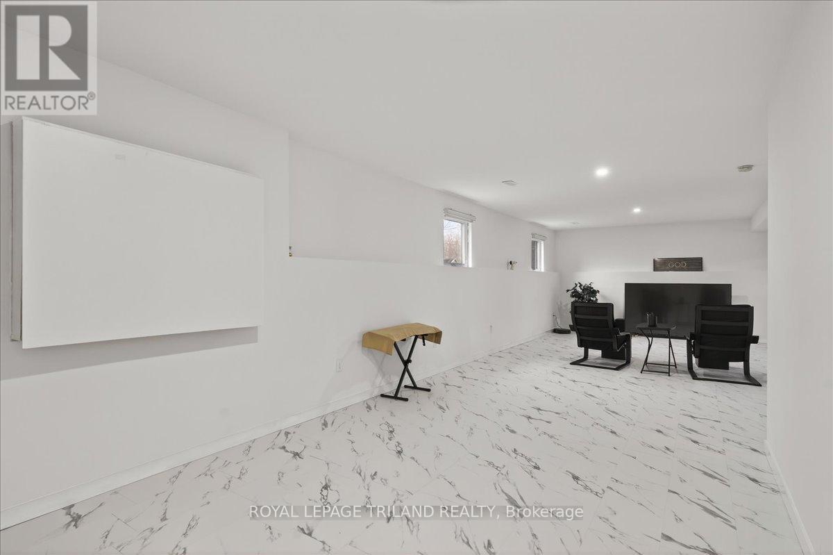 












14 WELLINGTON AVENUE

,
Southwest Middlesex (Appin),




Ontario
N0L1A0

