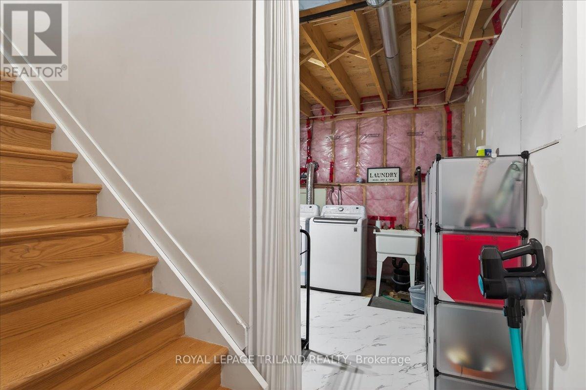 












14 WELLINGTON AVENUE

,
Southwest Middlesex (Appin),




Ontario
N0L1A0

