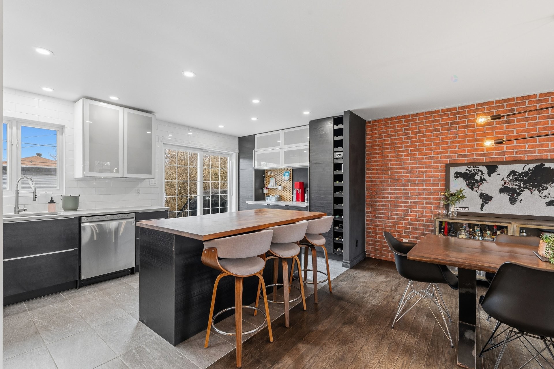 









1629


Av. Fonrouge

,
Chambly,




QC
J3L4Y7

