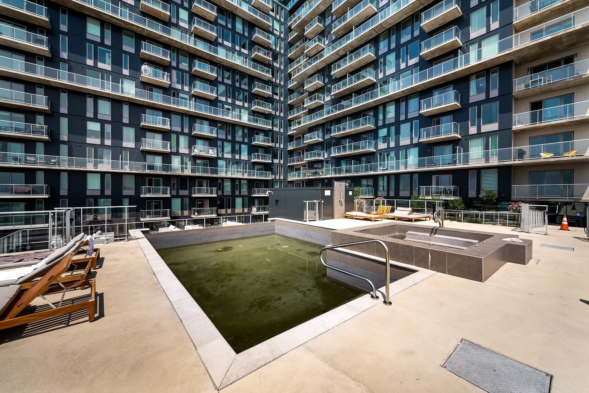 









60


Rue de l'Éclipse

, 1422,
Brossard,




QC
J4Z0T8

