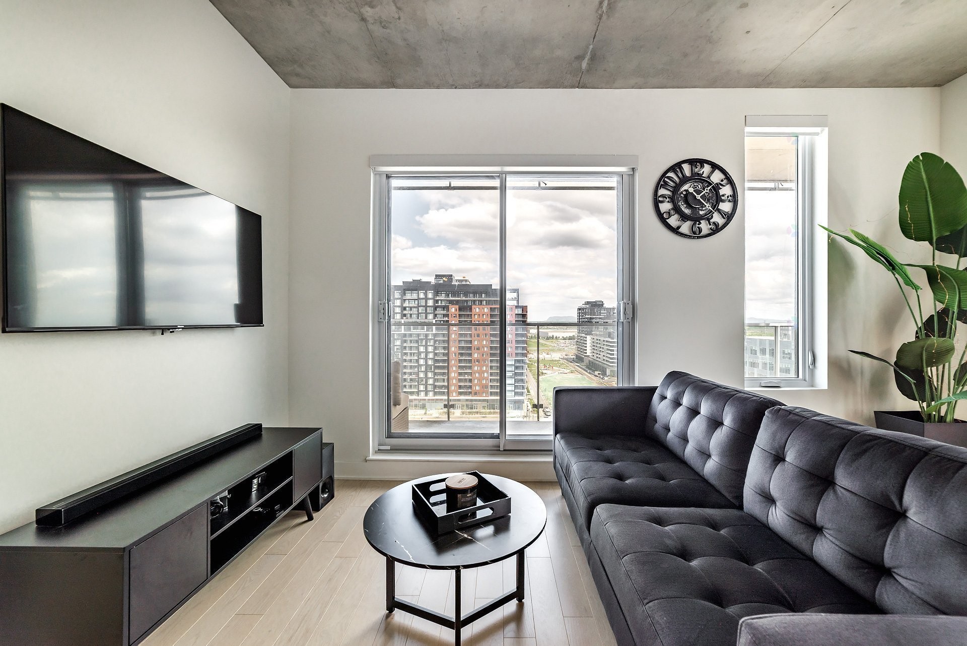 









60


Rue de l'Éclipse

, 1422,
Brossard,




QC
J4Z0T8

