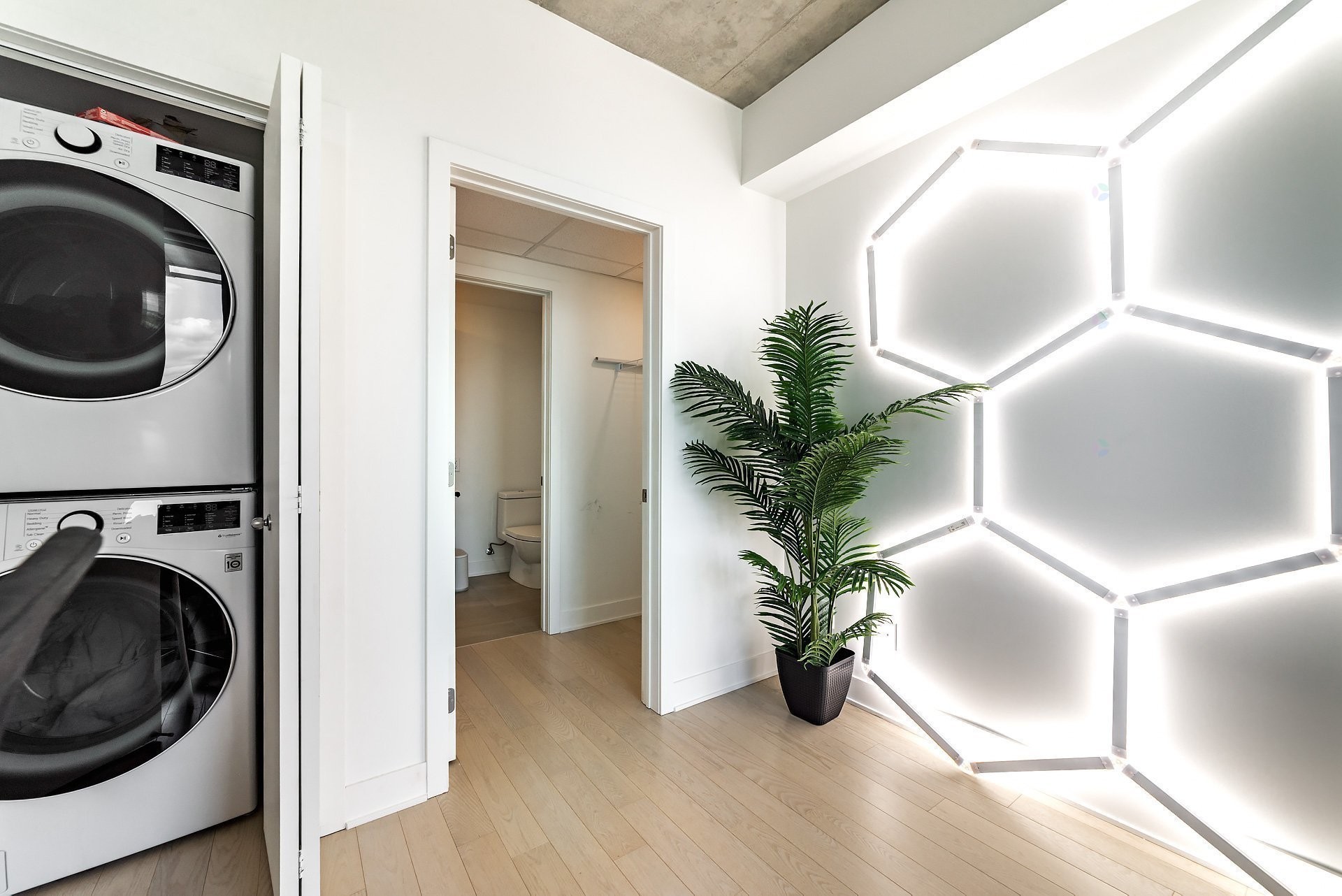 









60


Rue de l'Éclipse

, 1422,
Brossard,




QC
J4Z0T8

