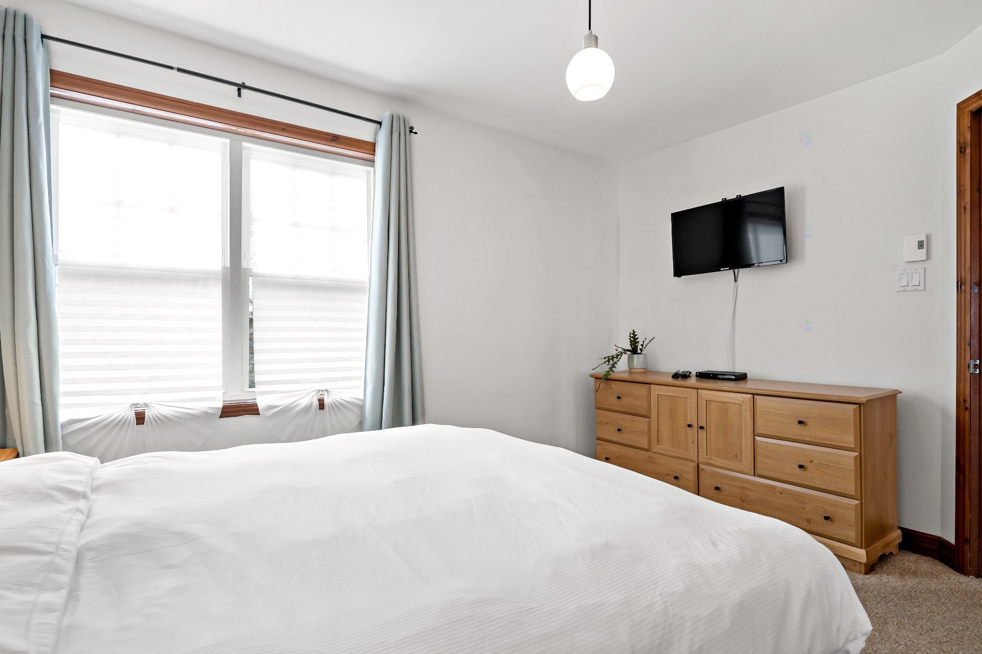 









205


Rue du Mont-Plaisant

, 3,
Mont-Tremblant,




QC
J8E1L2

