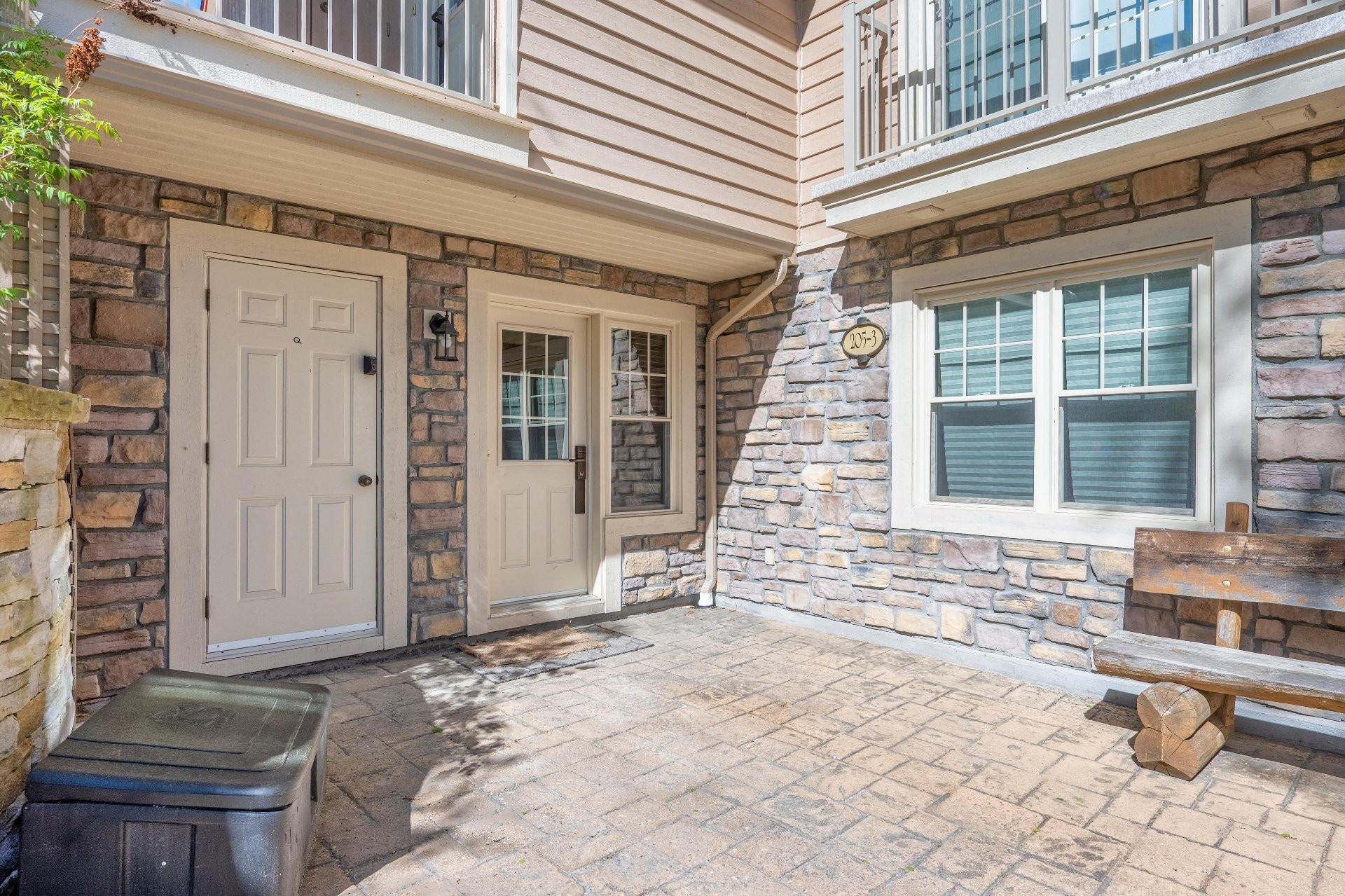 









205


Rue du Mont-Plaisant

, 3,
Mont-Tremblant,




QC
J8E1L2


