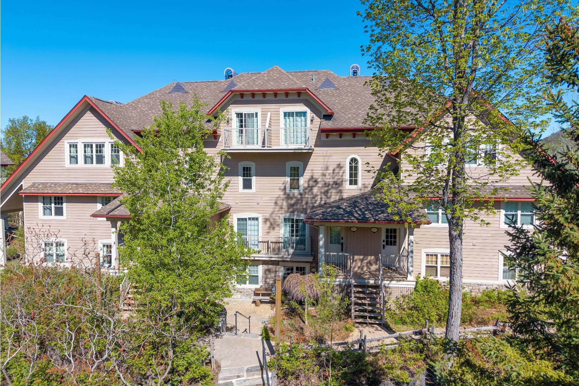 









205


Rue du Mont-Plaisant

, 3,
Mont-Tremblant,




QC
J8E1L2

