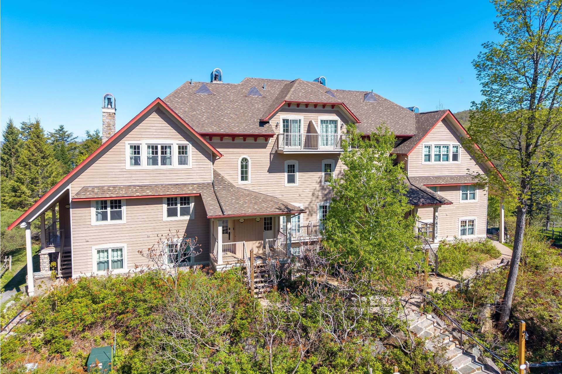 









205


Rue du Mont-Plaisant

, 3,
Mont-Tremblant,




QC
J8E1L2

