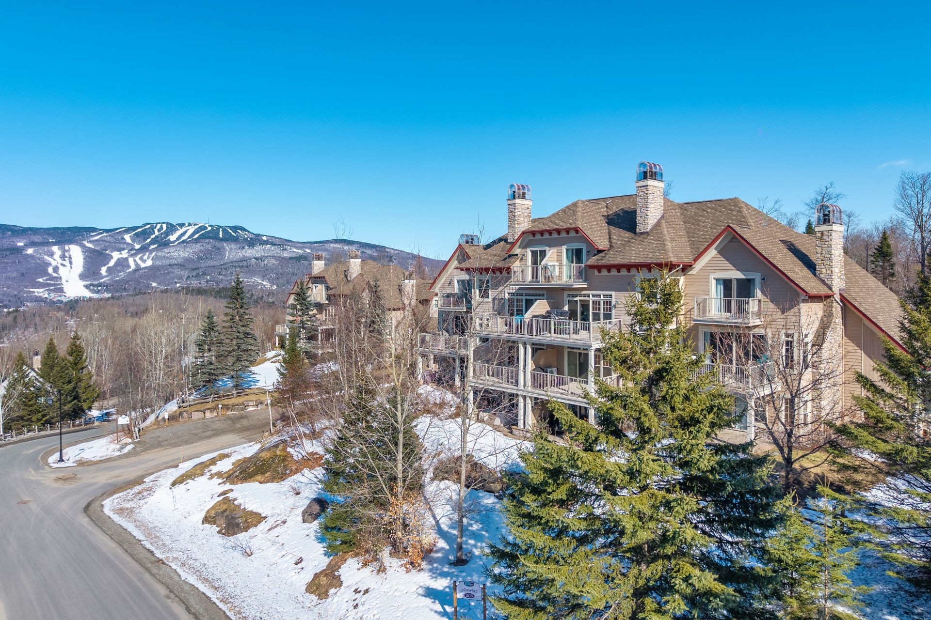 









205


Rue du Mont-Plaisant

, 3,
Mont-Tremblant,




QC
J8E1L2


