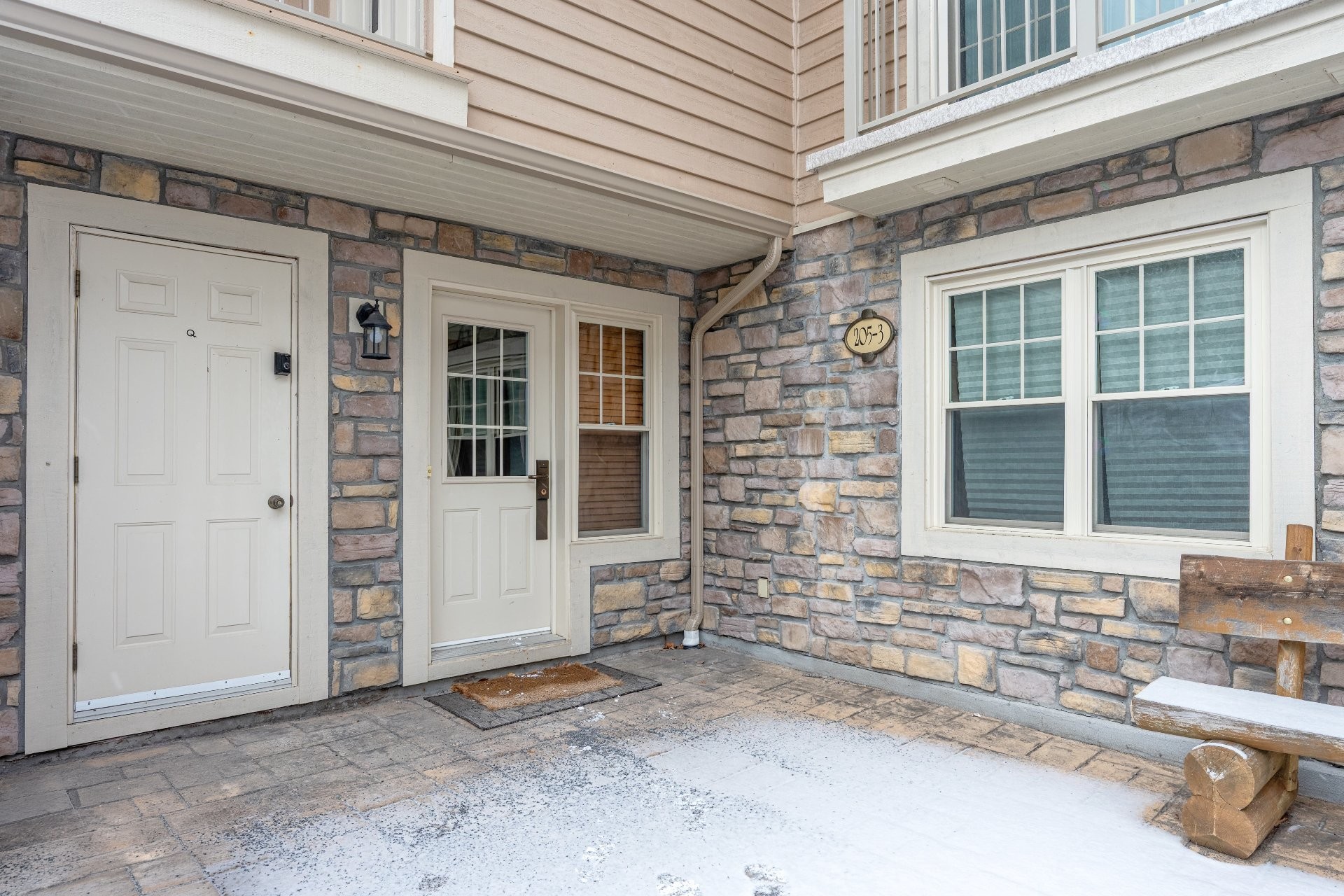 









205


Rue du Mont-Plaisant

, 3,
Mont-Tremblant,




QC
J8E1L2


